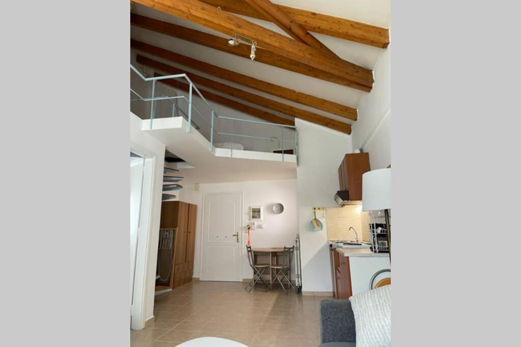 Attic Studio Stay Kalamáta Buitenkant foto