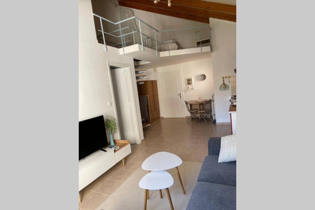 Attic Studio Stay Kalamáta Buitenkant foto